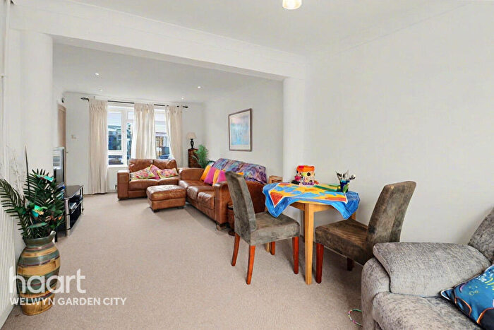 4 Bedroom Terraced House For Sale In Wellcroft Road, Welwyn Garden City, AL7