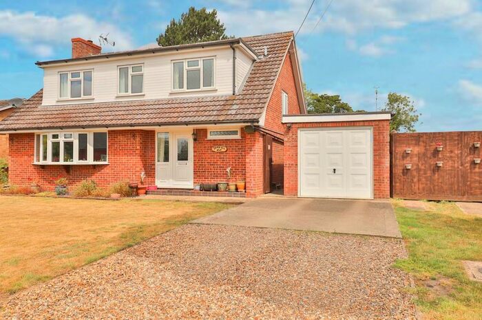3 Bedroom Chalet For Sale In Crown Green, Burston, Diss, IP22