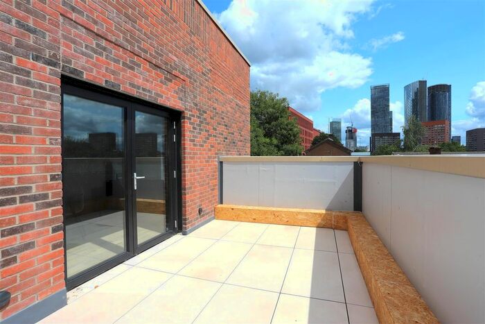 2 Bedroom Flat To Rent In Chester Road, Manchester, M15