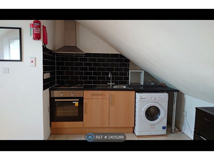 Studio To Rent In High Road, Romford, RM6