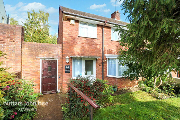 3 Bedroom Semi-Detached House For Sale In Bagots Oak, Stafford, ST17