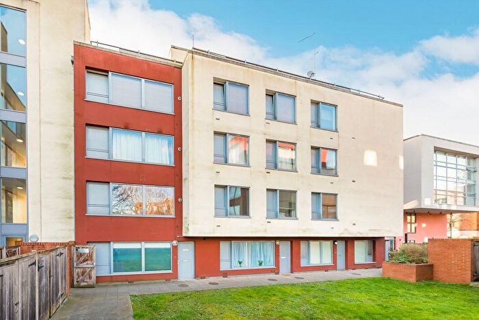1 Bedroom Flat To Rent In Elm Grove, Wimbledon, SW19