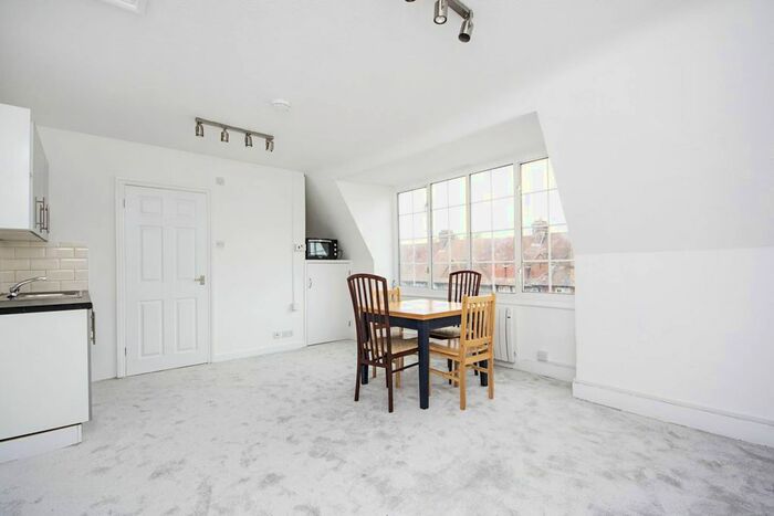 Studio To Rent In Golders Green Road, Golders Green, London, NW11