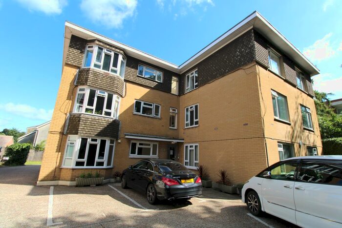 2 Bedroom Flat To Rent In Richmond Park Road, Charminster, Bournemouth, BH8
