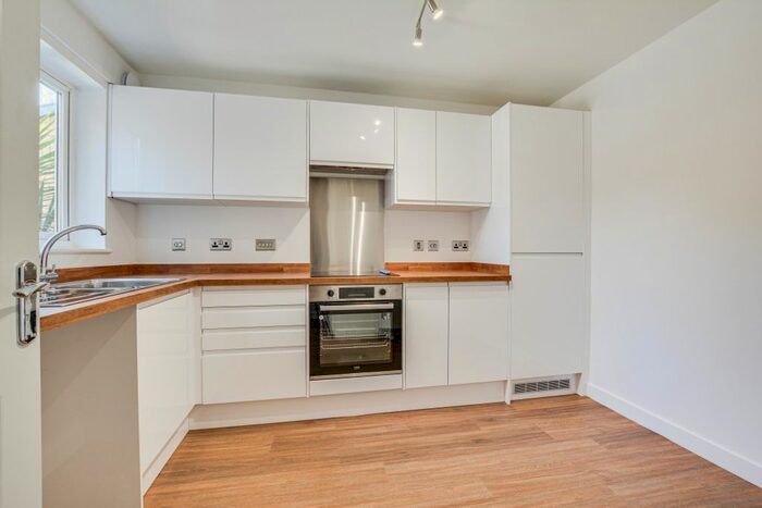 3 Bedroom Flat To Rent In Wimbrick Court, Wirral, CH46