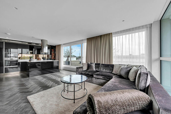 2 Bedroom Apartment For Sale In Unit Lock House, Surrey Quays, SE16