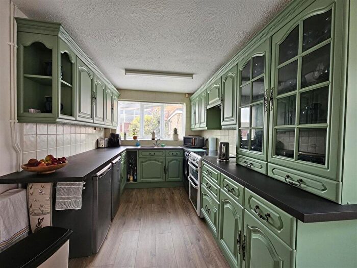 2 Bedroom Detached Bungalow For Sale In Deansgate, Pleasley, Mansfield, NG19