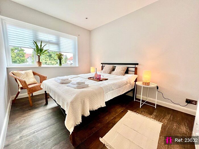 3 Bedroom Terraced House For Sale In Warkworth Gardens, Isleworth, TW7