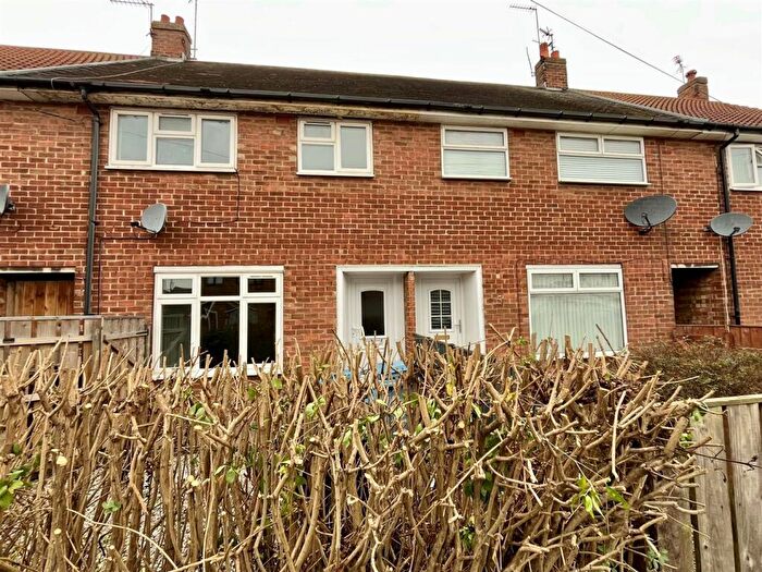 3 Bedroom Terraced House For Sale In Uxbridge Grove, Hull, HU9