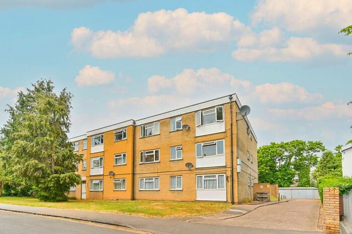 1 Bedroom Flat To Rent In York Court, Wallington, SM6