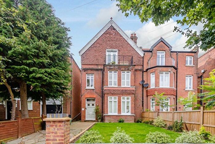 2 Bedroom Flat To Rent In Oxford Road, Teddington, TW11