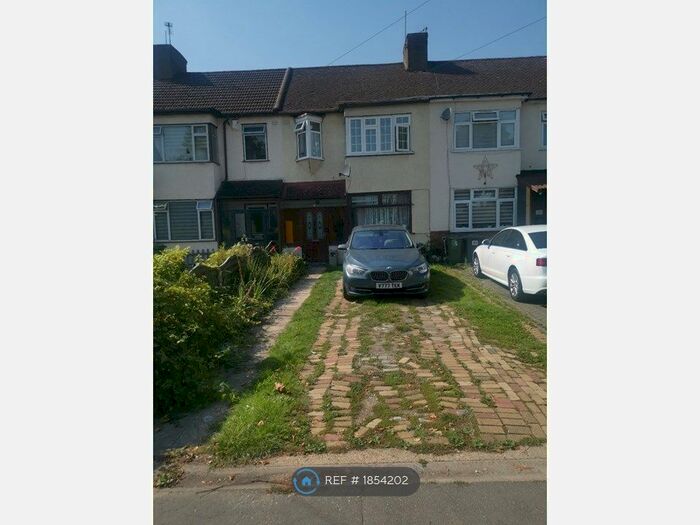 3 Bedroom Terraced House To Rent In Straight Road, Romford, RM3