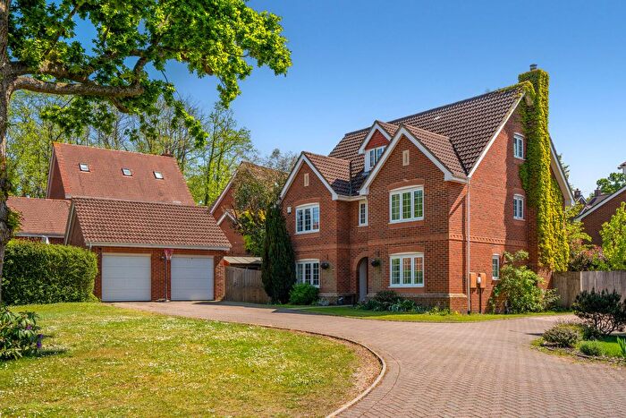 6 Bedroom Detached House For Sale In Hawkley Way, Fleet, GU51