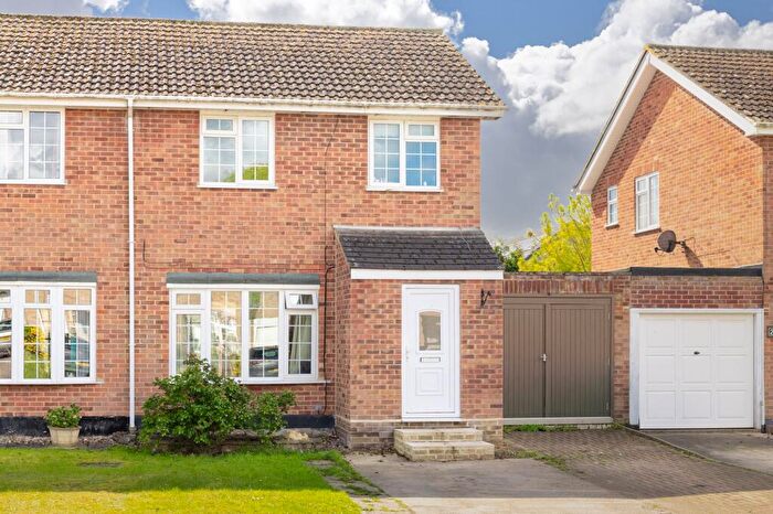 3 Bedroom Semi Detached House For Sale In Willow Way, Begbroke, OX5