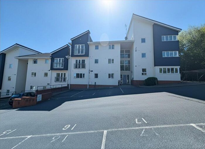 2 Bedroom Flat For Sale In Buckland Rise, Maidstone, ME16
