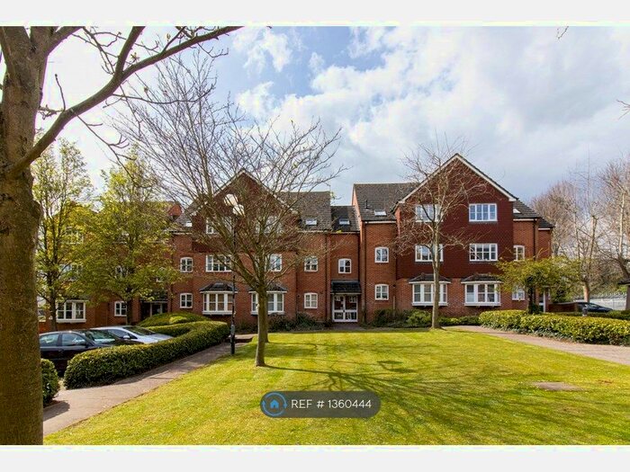 2 Bedroom Flat To Rent In Swan Close, Rickmansworth, WD3