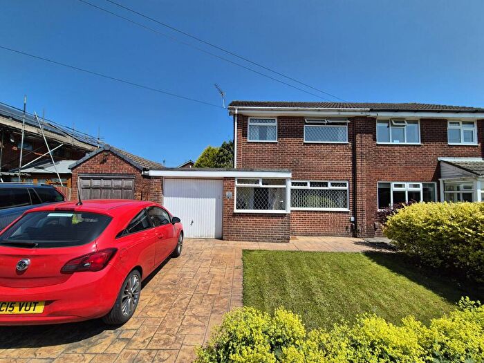 3 Bedroom Semi-Detached House For Sale In Rakewood Drive, Moorside, Oldham, OL4