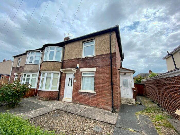 2 Bedroom Flat To Rent In Coldstream Gardens, Howdon, Newcastle Upon Tyne, NE28