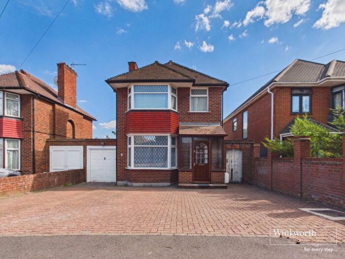 3 Bedroom Detached House To Rent In Beverley Drive, Edgware, Middlesex, HA8