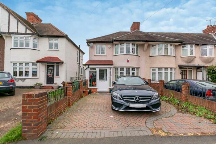 3 Bedroom End Of Terrace House To Rent In Kingston Avenue, Sutton, SM3