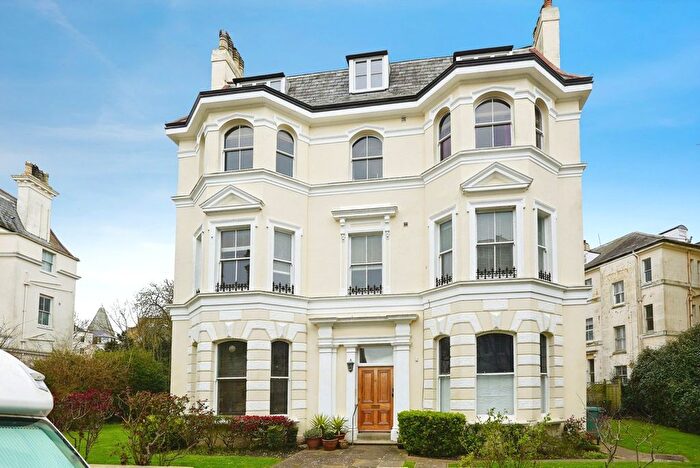 2 Bedroom Flat For Sale In Clifton Crescent, Folkestone, Kent, CT20