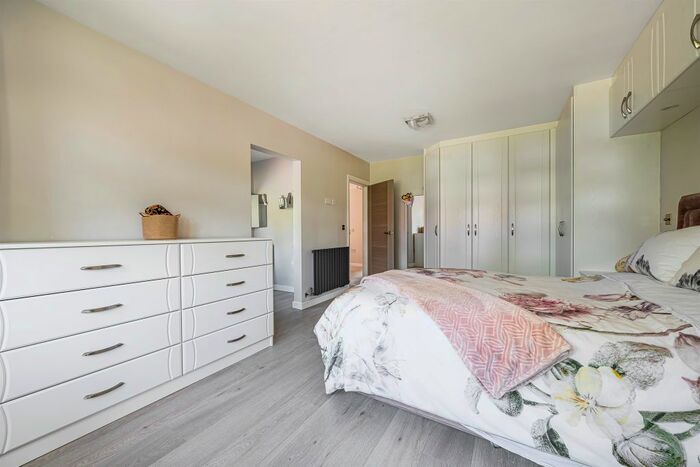 4 Bedroom Detached House For Sale In Village Road, Enfield, EN1
