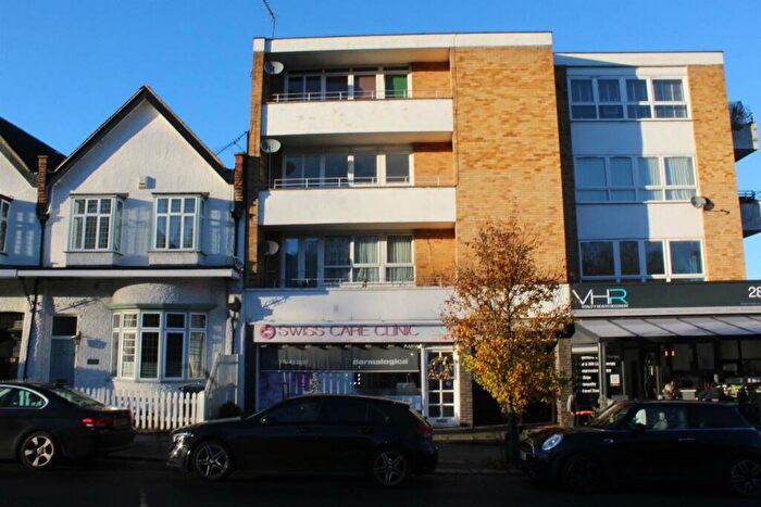 2 Bedroom Apartment For Sale In Crescent West, Barnet, EN4
