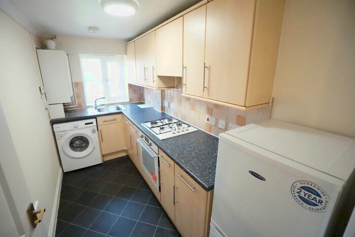 2 Bedroom Flat To Rent In Pound Road, Southampton, SO31