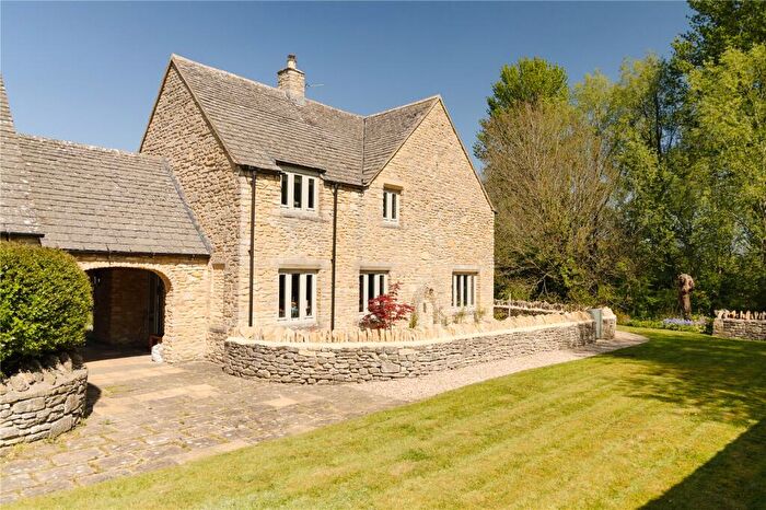3 Bedroom Semi-Detached House For Sale In Chapmans Piece, Burford, Oxfordshire, OX18