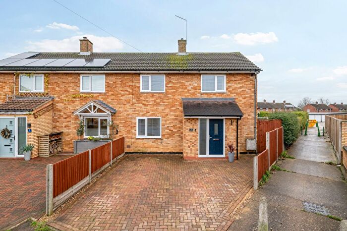 4 Bedroom Semi Detached House For Sale In Normans Close, Letchworth Garden City, SG6