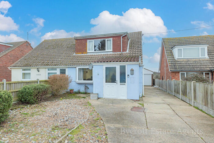 3 Bedroom Semi-Detached House For Sale In California Avenue, Scratby, NR29