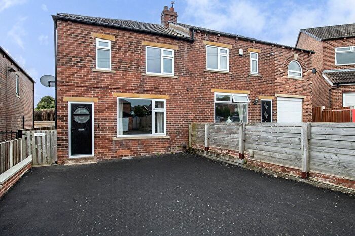 3 Bedroom Semi-Detached House For Sale In Cornmill Drive, Liversedge, WF15