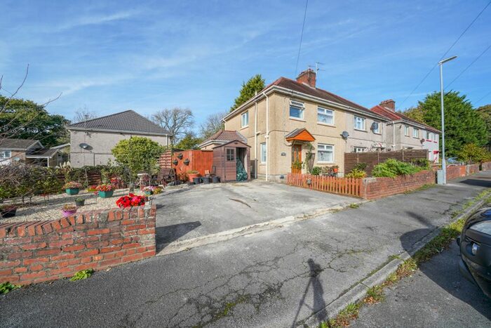 3 Bedroom Semi-Detached House For Sale In Maes Tomos, Trimsaran, Kidwelly, SA17