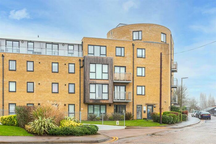 3 Bedroom Apartment To Rent In Smeaton Court, Hertford, Hertfordshire, SG13