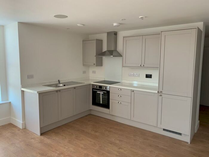 2 Bedroom Flat To Rent In Red Street, Carmarthen, SA31