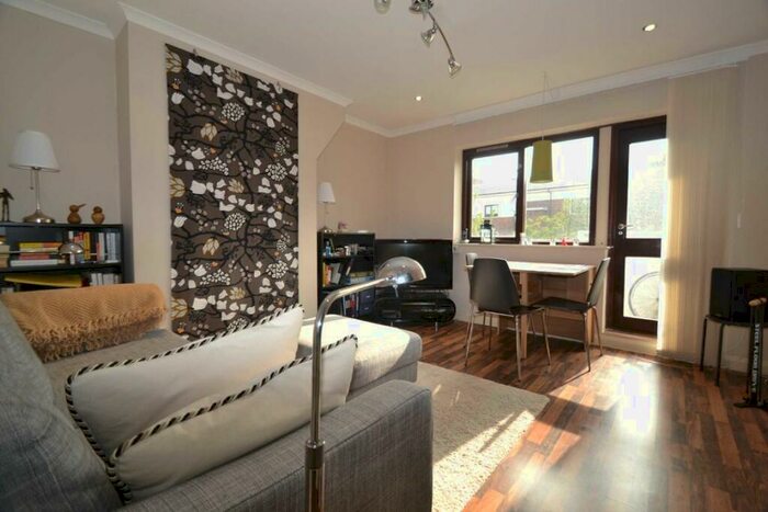 2 Bedroom Flat To Rent In Ashby Grove, Islington, N1
