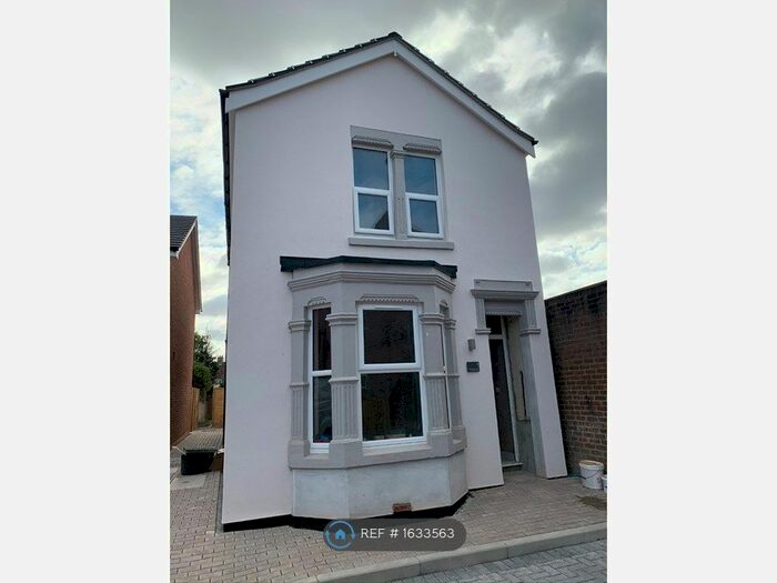 3 Bedroom Detached House To Rent In Lovelock Close, Gosport, PO12