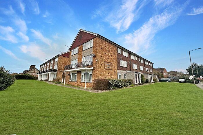 2 Bedroom Flat To Rent In Marlow Road, High Wycombe, HP11