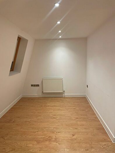 1 Bedroom Flat To Rent In High Street, Hounslow, TW3