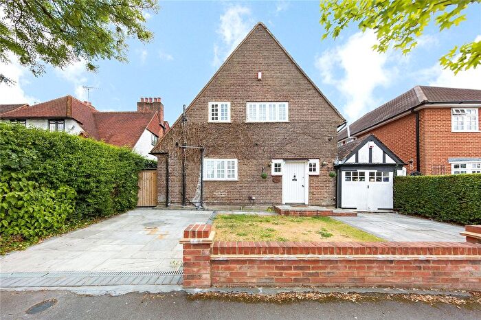 3 Bedroom Detached House To Rent In Risebridge Road, Gidea Park, Essex, RM2