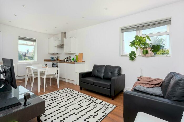 2 Bedroom Apartment To Rent In Chamberlayne Road, Kensal Rise, NW10