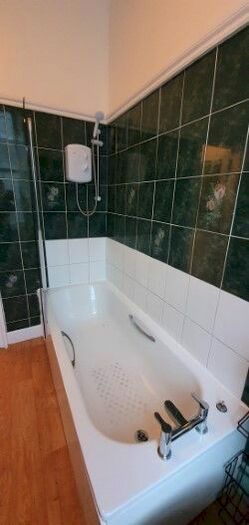 2 Bedroom Flat To Rent In St Patrick Square, Edinburgh, EH8