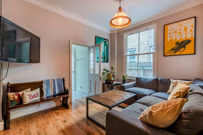 2 Bedroom Flat To Rent In Littlebury Road, London, SW4