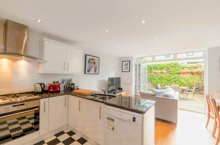 4 Bedroom House To Rent In St Pauls Mews, Camden, London, NW1