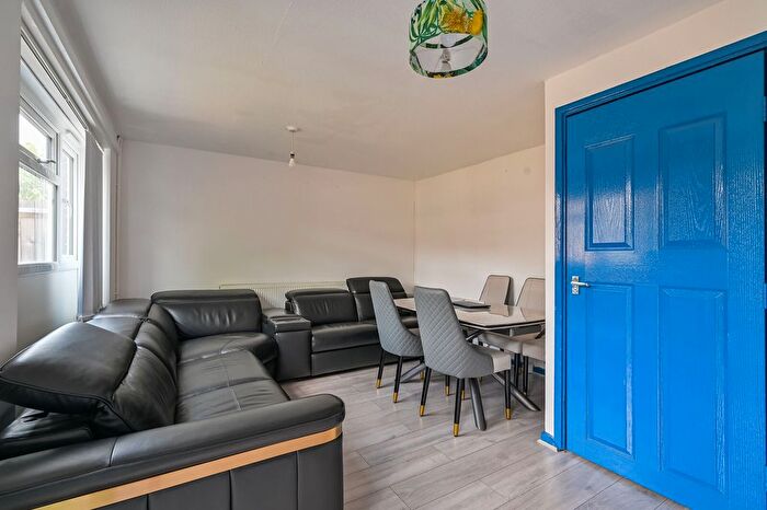 2 Bedroom Maisonette To Rent In Garvary Road, Canning Town, London, E16