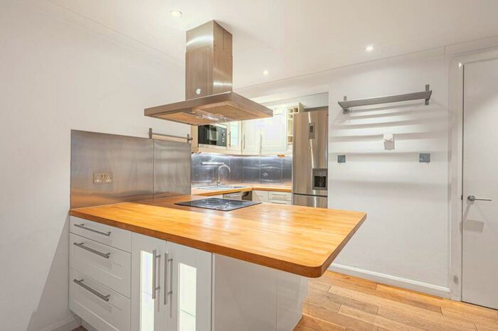 1 Bedroom Flat To Rent In Frognal Lane, Hampstead, London, NW3