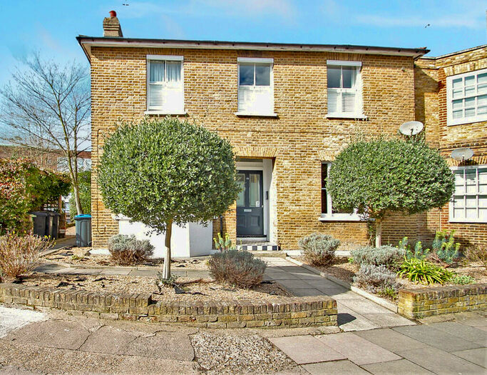 1 Bedroom Apartment To Rent In Springfield Road, Kingston Upon Thames, KT1