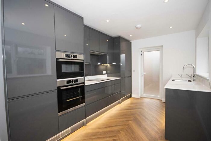 3 Bedroom Flat To Rent In Mada Road, Orpington, BR6