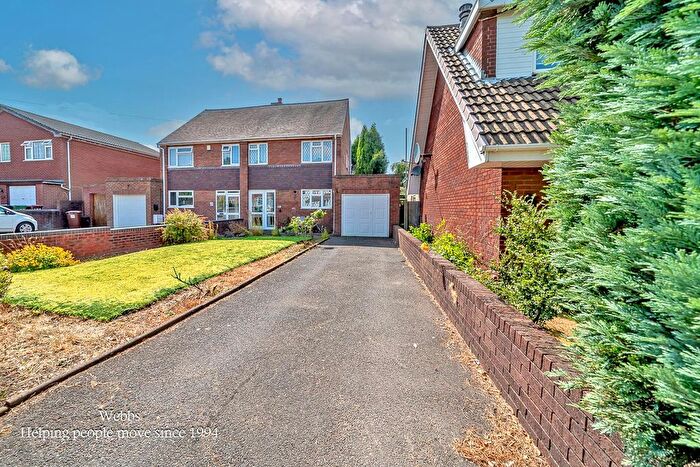 3 Bedroom Semi-Detached House For Sale In Salters Road, Walsall, WS9