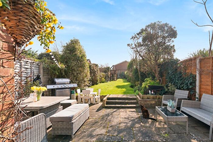 3 Bedroom Semi-Detached House For Sale In Spinney Hill, Addlestone, KT15